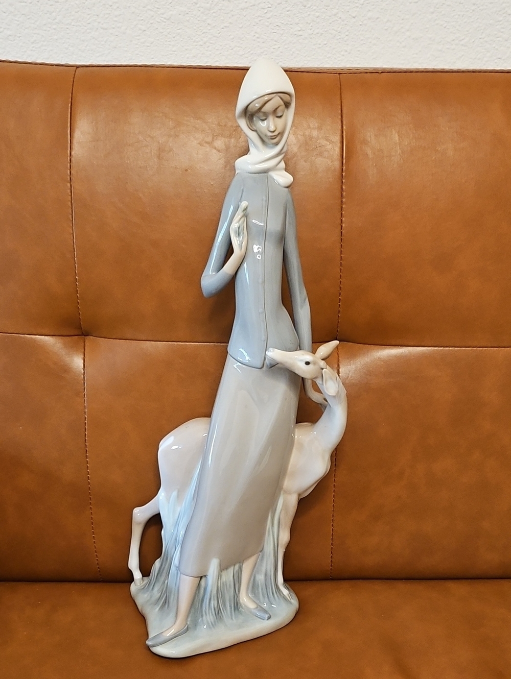 LLADRO PORCELAIN ..... Diana And Fawn